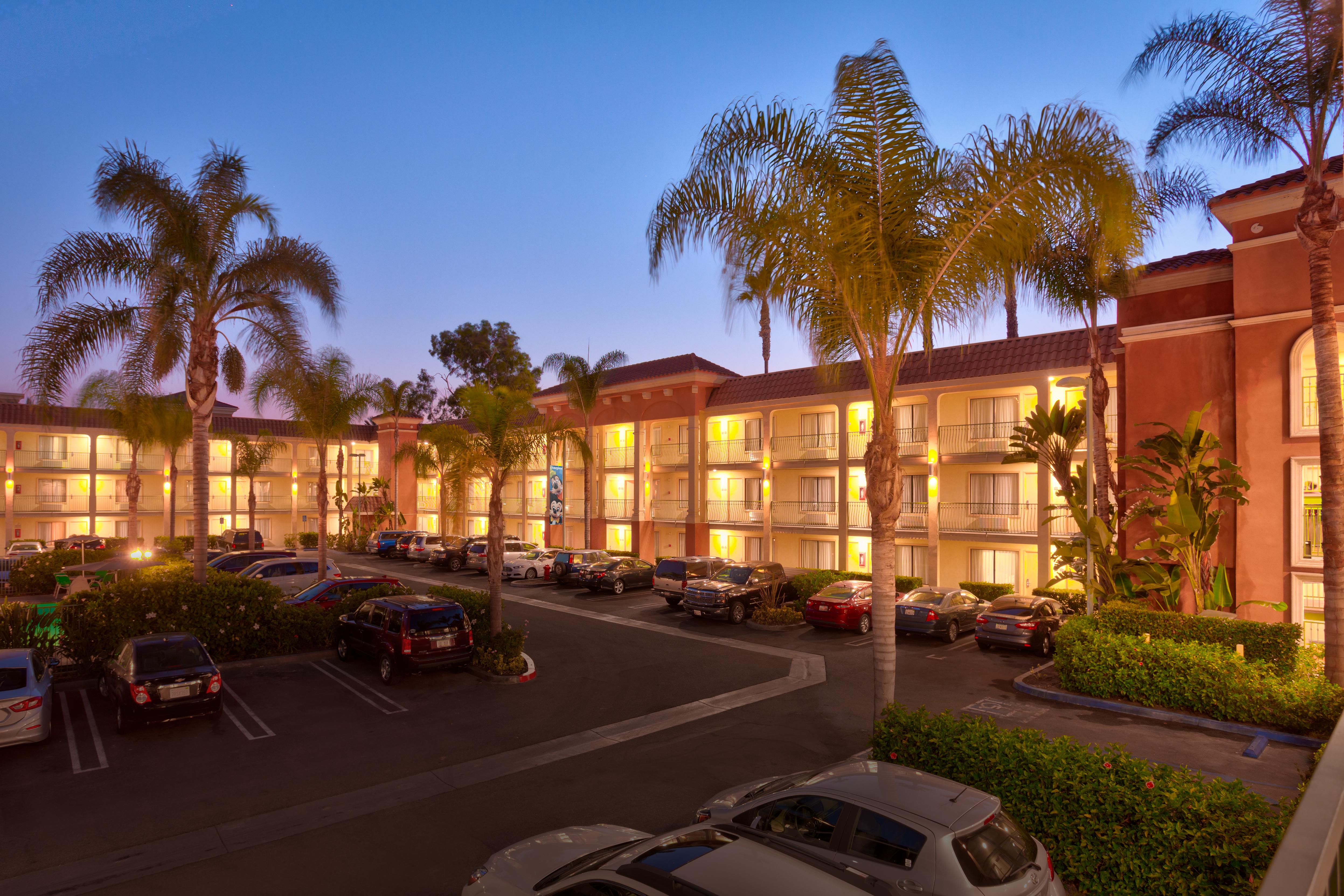 Cortona Inn And Suites Anaheim Resort Екстер'єр фото