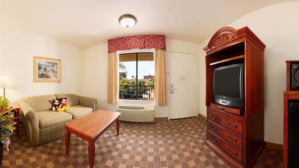Cortona Inn And Suites Anaheim Resort Екстер'єр фото