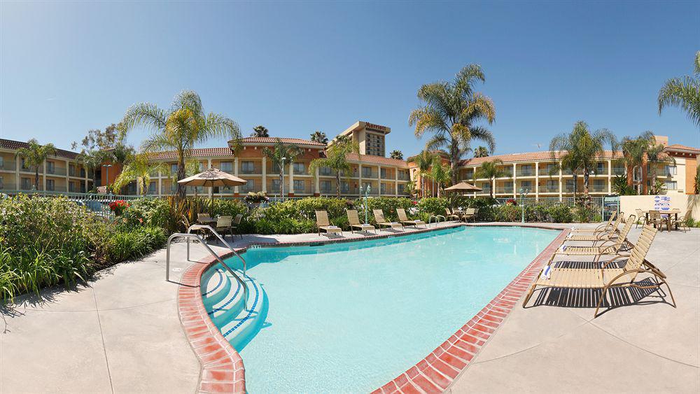 Cortona Inn And Suites Anaheim Resort Екстер'єр фото